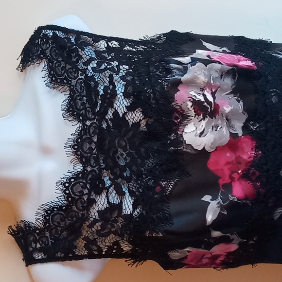 Gorgeous lace enhanced White House Black Market cocktail dress - Picture 2 of 9